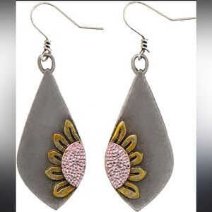 Sunflower dangle earrings A124
